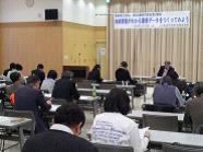講演する前長野県保険医協会事務局長 新津 秀治さん