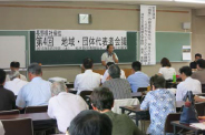 開会のあいさつをする松丸代表委員　写真